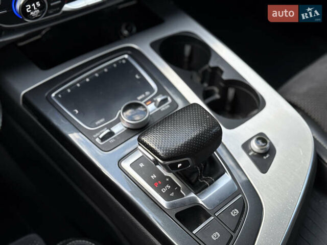 Ауді Ку 7 2016 у Тернополі на Automoto.ua Сірий Ауді Ку 7, об'ємом двигуна 3 л та пробігом 302 тис. км за 34900 $, фото 21 на Automoto.ua