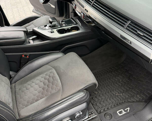 Серый Ауди Ку 7, объемом двигателя 2.97 л и пробегом 260 тыс. км за 35000 $, фото 17 на Automoto.ua