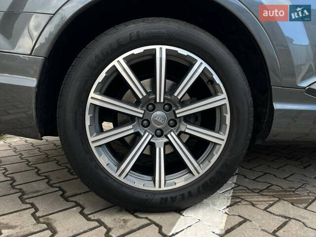 Серый Ауди Ку 7, объемом двигателя 3 л и пробегом 160 тыс. км за 40000 $, фото 3 на Automoto.ua