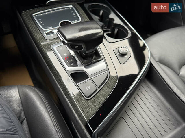 Сірий Ауді Ку 7, об'ємом двигуна 3 л та пробігом 242 тис. км за 19999 $, фото 97 на Automoto.ua