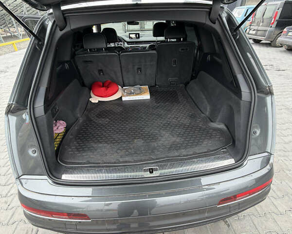 Серый Ауди Ку 7, объемом двигателя 2.97 л и пробегом 260 тыс. км за 35000 $, фото 6 на Automoto.ua