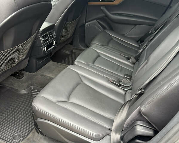 Сірий Ауді Ку 7, об'ємом двигуна 3 л та пробігом 212 тис. км за 24999 $, фото 6 на Automoto.ua