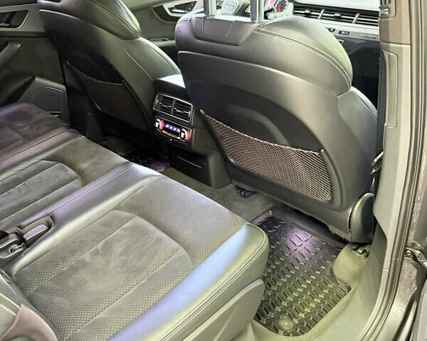 Серый Ауди Ку 7, объемом двигателя 2.97 л и пробегом 214 тыс. км за 40000 $, фото 5 на Automoto.ua