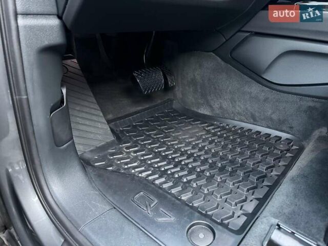 Сірий Ауді Ку 7, об'ємом двигуна 3 л та пробігом 216 тис. км за 21900 $, фото 30 на Automoto.ua