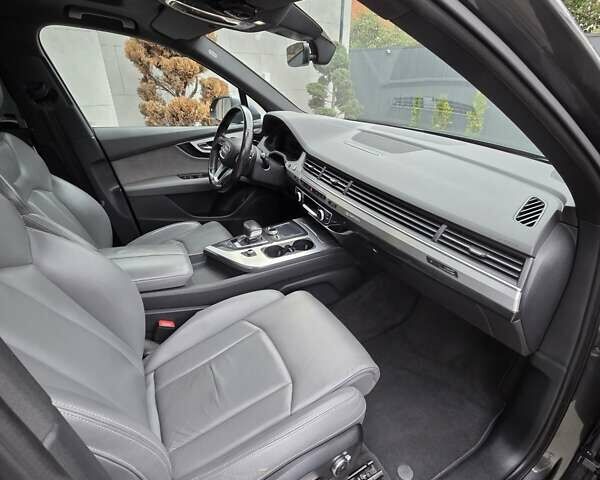 Серый Ауди Ку 7, объемом двигателя 2.97 л и пробегом 281 тыс. км за 35500 $, фото 13 на Automoto.ua