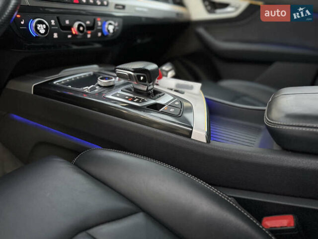 Серый Ауди Ку 7, объемом двигателя 3 л и пробегом 257 тыс. км за 35000 $, фото 27 на Automoto.ua