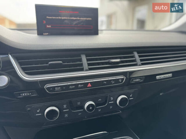 Сірий Ауді Ку 7, об'ємом двигуна 3 л та пробігом 181 тис. км за 23800 $, фото 27 на Automoto.ua