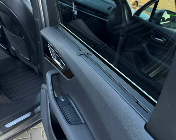 Серый Ауди Ку 7, объемом двигателя 3 л и пробегом 212 тыс. км за 25000 $, фото 43 на Automoto.ua