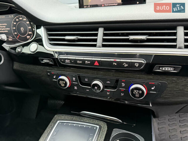 Сірий Ауді Ку 7, об'ємом двигуна 3 л та пробігом 242 тис. км за 19999 $, фото 69 на Automoto.ua