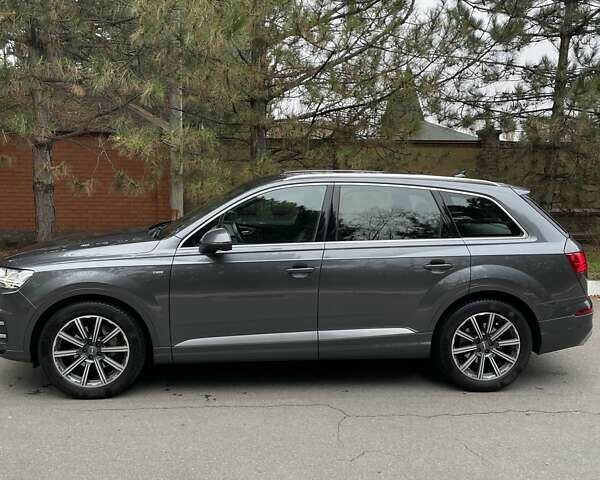 Серый Ауди Ку 7, объемом двигателя 2.97 л и пробегом 230 тыс. км за 39000 $, фото 3 на Automoto.ua