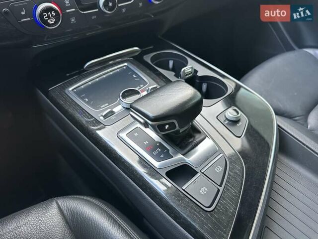 Серый Ауди Ку 7, объемом двигателя 2.97 л и пробегом 139 тыс. км за 31500 $, фото 30 на Automoto.ua