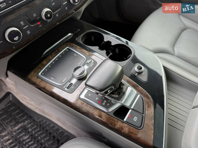 Серый Ауди Ку 7, объемом двигателя 3 л и пробегом 173 тыс. км за 21950 $, фото 47 на Automoto.ua