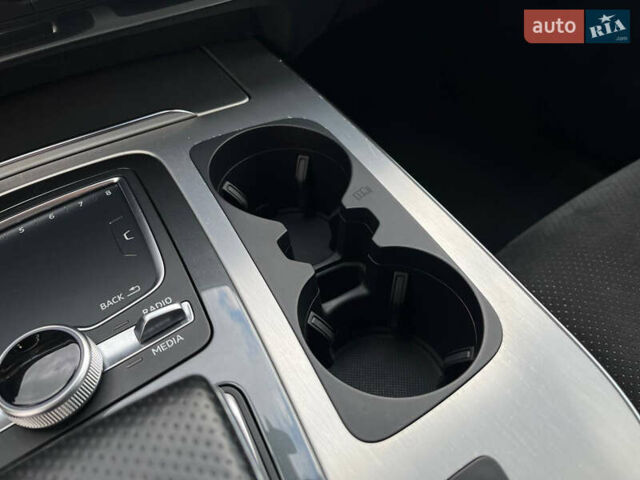 Серый Ауди Ку 7, объемом двигателя 3 л и пробегом 160 тыс. км за 40000 $, фото 13 на Automoto.ua