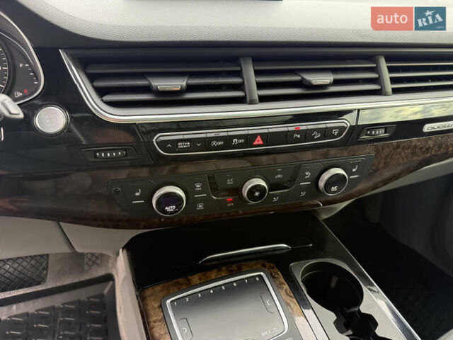 Серый Ауди Ку 7, объемом двигателя 3 л и пробегом 173 тыс. км за 21950 $, фото 48 на Automoto.ua