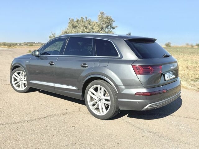 Серый Ауди Ку 7, объемом двигателя 3 л и пробегом 250 тыс. км за 38500 $, фото 2 на Automoto.ua