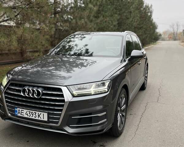 Серый Ауди Ку 7, объемом двигателя 2.97 л и пробегом 230 тыс. км за 39000 $, фото 1 на Automoto.ua