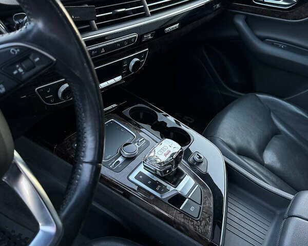 Серый Ауди Ку 7, объемом двигателя 3 л и пробегом 212 тыс. км за 25000 $, фото 27 на Automoto.ua