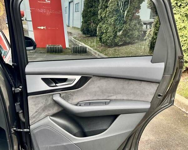 Серый Ауди Ку 7, объемом двигателя 2.97 л и пробегом 219 тыс. км за 36999 $, фото 45 на Automoto.ua