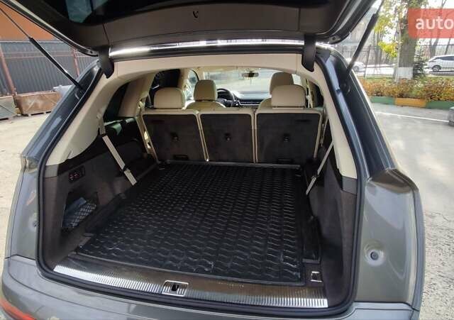 Сірий Ауді Ку 7, об'ємом двигуна 3 л та пробігом 213 тис. км за 26999 $, фото 12 на Automoto.ua