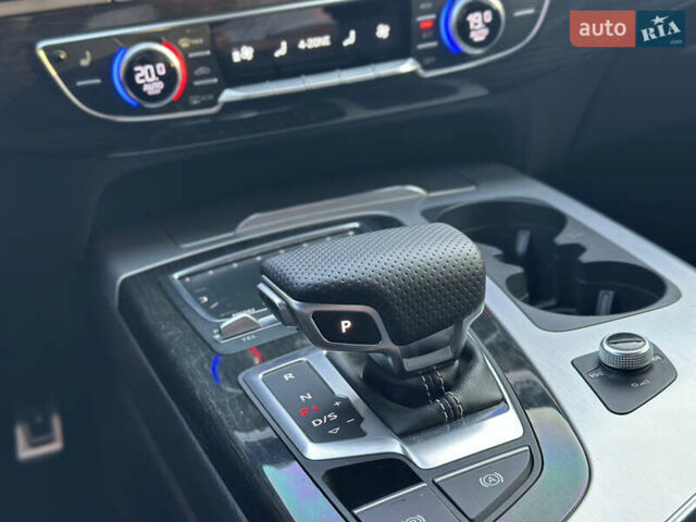 Серый Ауди Ку 7, объемом двигателя 2.97 л и пробегом 266 тыс. км за 39000 $, фото 27 на Automoto.ua