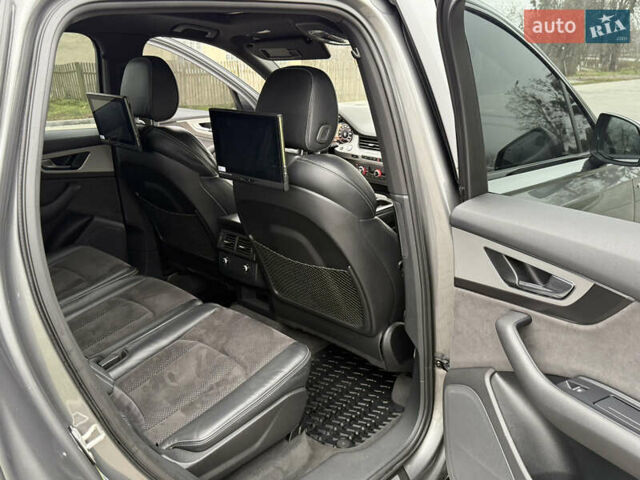 Серый Ауди Ку 7, объемом двигателя 2.97 л и пробегом 201 тыс. км за 36000 $, фото 18 на Automoto.ua