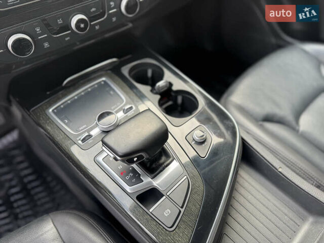 Сірий Ауді Ку 7, об'ємом двигуна 3 л та пробігом 181 тис. км за 23800 $, фото 26 на Automoto.ua