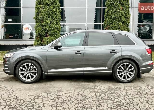 Серый Ауди Ку 7, объемом двигателя 2.97 л и пробегом 219 тыс. км за 36999 $, фото 1 на Automoto.ua