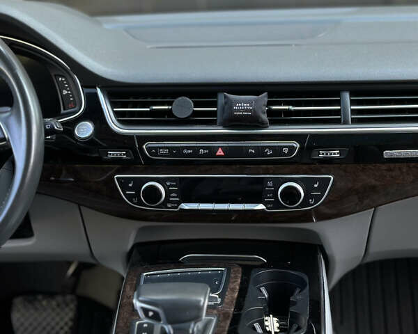 Серый Ауди Ку 7, объемом двигателя 3 л и пробегом 180 тыс. км за 23900 $, фото 19 на Automoto.ua
