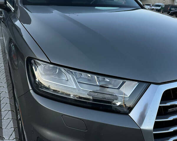 Серый Ауди Ку 7, объемом двигателя 3 л и пробегом 212 тыс. км за 25000 $, фото 6 на Automoto.ua