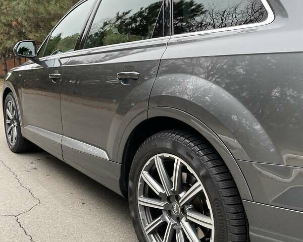 Серый Ауди Ку 7, объемом двигателя 2.97 л и пробегом 230 тыс. км за 39000 $, фото 4 на Automoto.ua