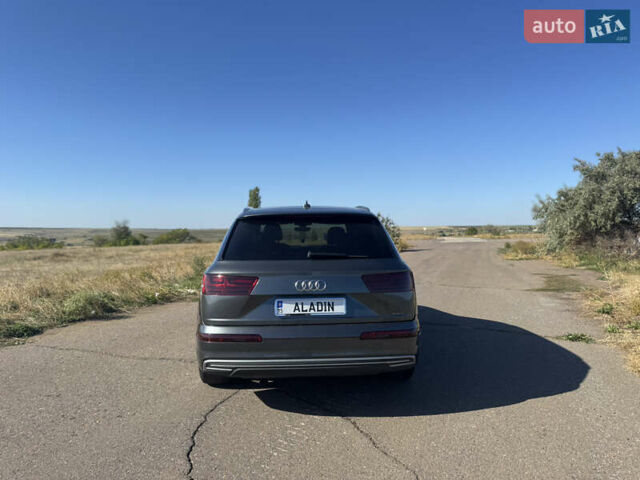 Серый Ауди Ку 7, объемом двигателя 2.97 л и пробегом 250 тыс. км за 41000 $, фото 4 на Automoto.ua
