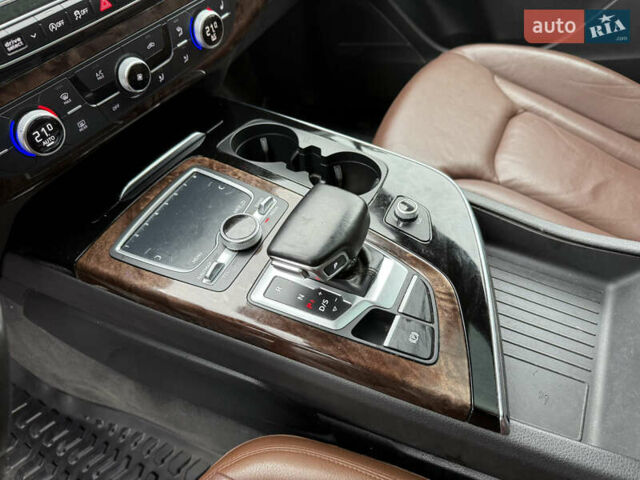 Серый Ауди Ку 7, объемом двигателя 3 л и пробегом 186 тыс. км за 22400 $, фото 49 на Automoto.ua