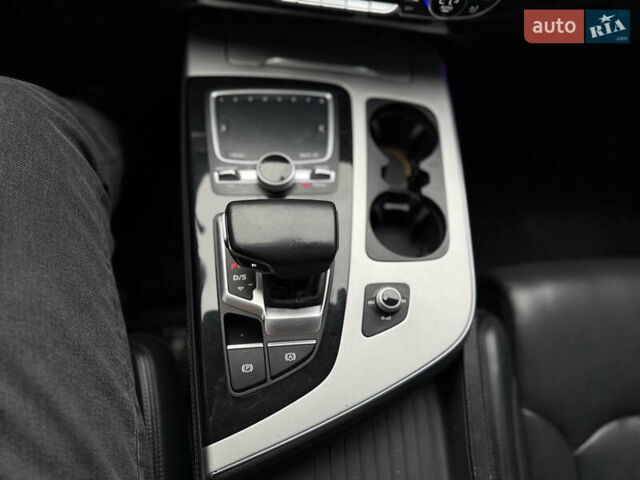 Сірий Ауді Ку 7, об'ємом двигуна 2.97 л та пробігом 208 тис. км за 32500 $, фото 75 на Automoto.ua