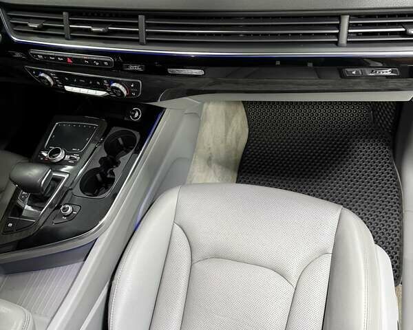 Сірий Ауді Ку 7, об'ємом двигуна 3 л та пробігом 207 тис. км за 29900 $, фото 22 на Automoto.ua