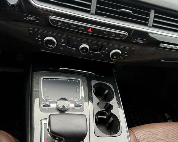 Сірий Ауді Ку 7, об'ємом двигуна 0 л та пробігом 170 тис. км за 33000 $, фото 19 на Automoto.ua