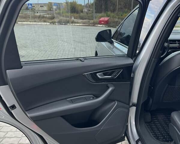 Ауди Ку 7 2017 в Верхнеднепровске на Automoto.ua Серый Ауди Ку 7, объемом двигателя 3 л и пробегом 215 тыс. км за 24999 $, фото 38 на Automoto.ua