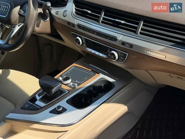 Серый Ауди Ку 7, объемом двигателя 3 л и пробегом 149 тыс. км за 27500 $, фото 79 на Automoto.ua