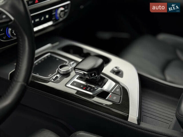 Серый Ауди Ку 7, объемом двигателя 2.97 л и пробегом 207 тыс. км за 42000 $, фото 43 на Automoto.ua