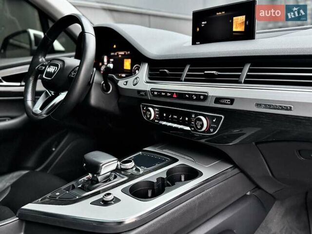Серый Ауди Ку 7, объемом двигателя 3 л и пробегом 208 тыс. км за 23950 $, фото 45 на Automoto.ua