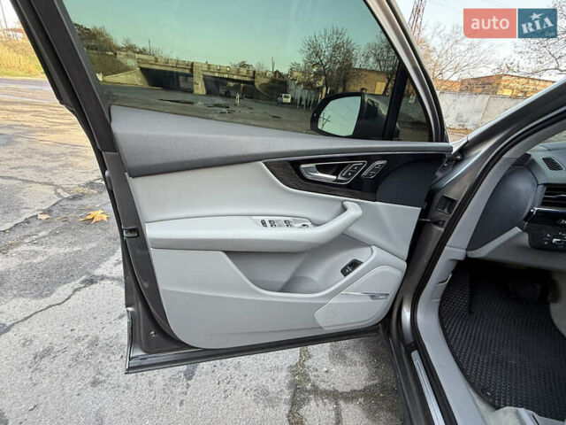 Сірий Ауді Ку 7, об'ємом двигуна 3 л та пробігом 206 тис. км за 26500 $, фото 29 на Automoto.ua