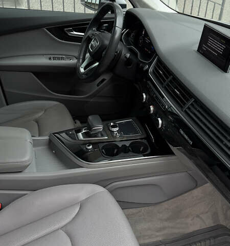 Серый Ауди Ку 7, объемом двигателя 1.98 л и пробегом 144 тыс. км за 24999 $, фото 9 на Automoto.ua