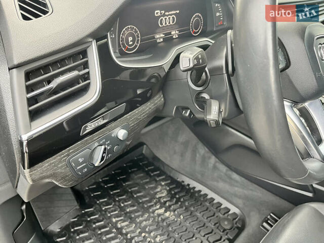 Сірий Ауді Ку 7, об'ємом двигуна 3 л та пробігом 137 тис. км за 35000 $, фото 59 на Automoto.ua