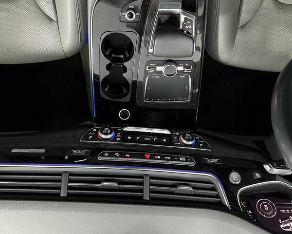 Сірий Ауді Ку 7, об'ємом двигуна 3 л та пробігом 207 тис. км за 29900 $, фото 26 на Automoto.ua