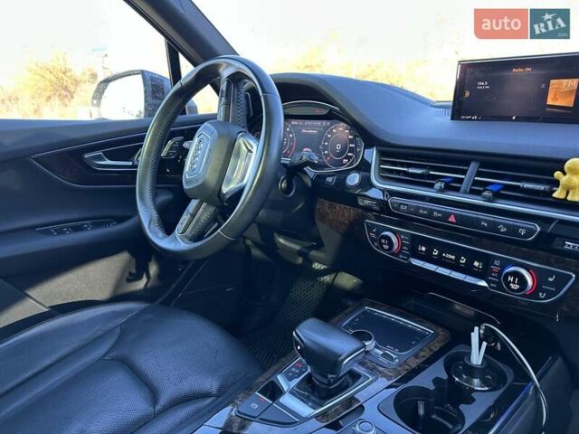 Сірий Ауді Ку 7, об'ємом двигуна 3 л та пробігом 375 тис. км за 24000 $, фото 5 на Automoto.ua