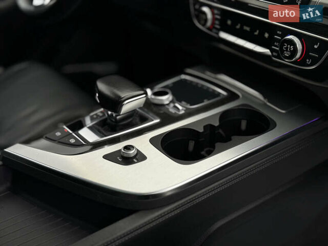 Серый Ауди Ку 7, объемом двигателя 2.97 л и пробегом 207 тыс. км за 42000 $, фото 63 на Automoto.ua