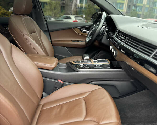 Серый Ауди Ку 7, объемом двигателя 2 л и пробегом 212 тыс. км за 29000 $, фото 11 на Automoto.ua