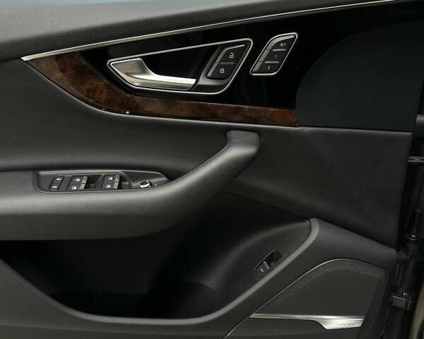 Серый Ауди Ку 7, объемом двигателя 3 л и пробегом 97 тыс. км за 34500 $, фото 48 на Automoto.ua