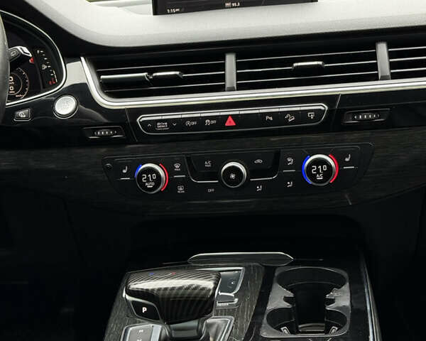 Серый Ауди Ку 7, объемом двигателя 3 л и пробегом 225 тыс. км за 22999 $, фото 48 на Automoto.ua