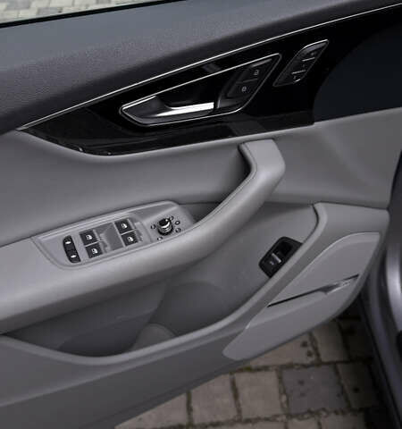 Серый Ауди Ку 7, объемом двигателя 1.98 л и пробегом 144 тыс. км за 24999 $, фото 15 на Automoto.ua