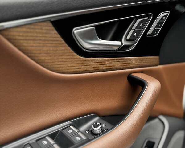 Серый Ауди Ку 7, объемом двигателя 2 л и пробегом 212 тыс. км за 29000 $, фото 16 на Automoto.ua